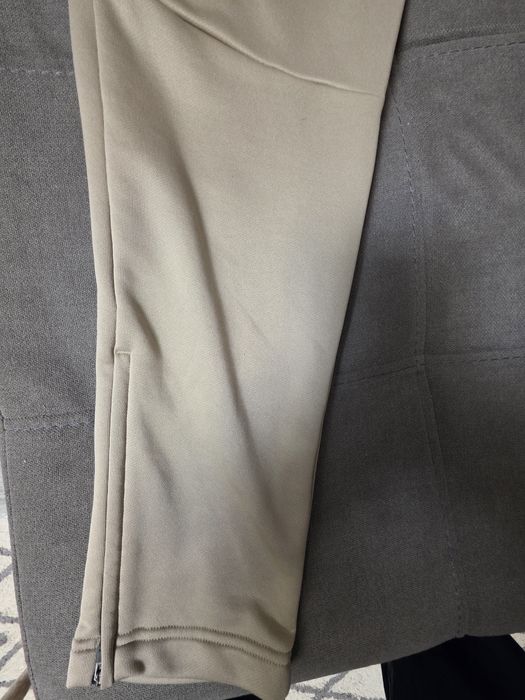 Pantalon adidas essentials bej crem măsură  L