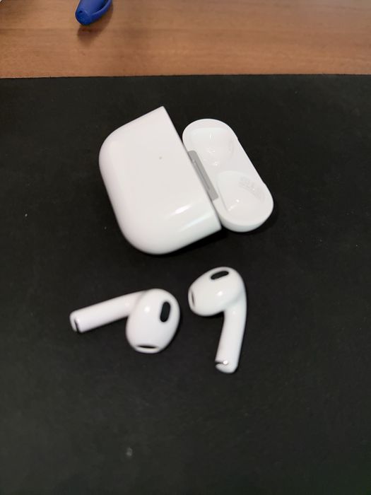 Vând căști Apple AirPods (3rd generation)