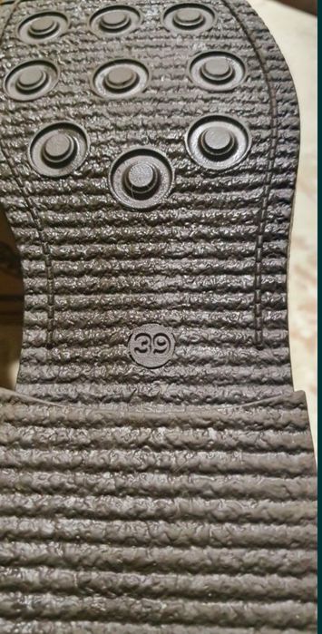 Продаются кожанные Ботинки