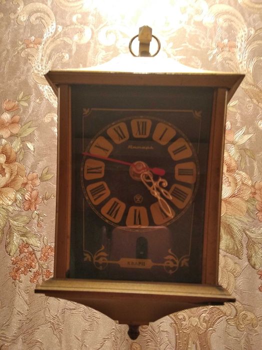 Продам часы 80 годов5000 тенне