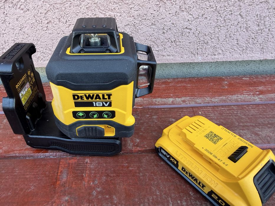 Dewalt nivela cu 3 linii