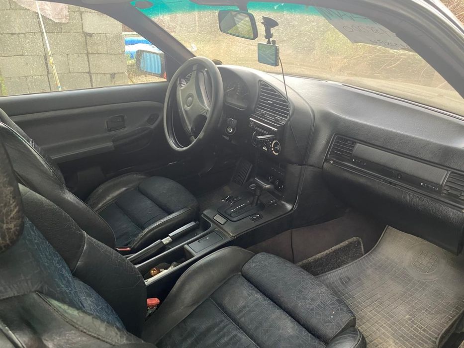 Срочно продам машину BMW 320i