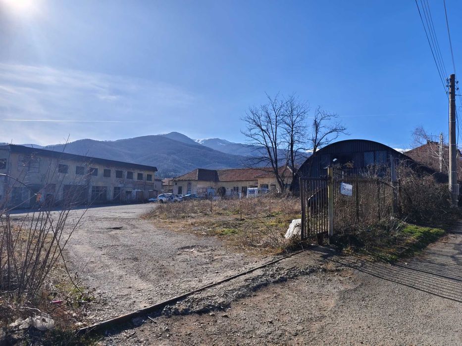Продава се Промишлена сграда в Берковица - 5527 кв.м за 52 €/кв.м - Снимка #3