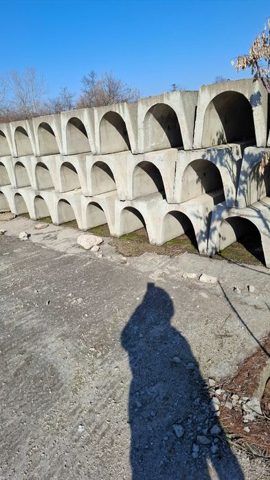 Бетонни Траверси и Бетонни Канавки Бетонни бордюри