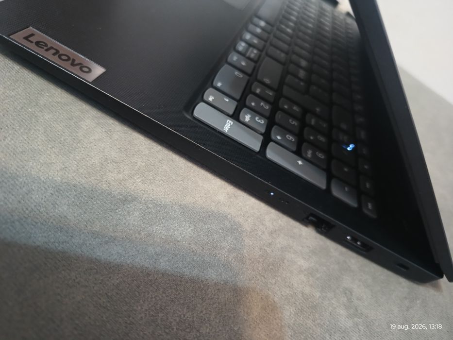 Lenovo V15 G2 ALC | 15.6" Full HD | Ryzen 5 5500U ( frecventa 4,0 Ghz ) | 16 GB RAM DDR4 | SSD NVMe X4  512 GB | AMD Radeon Graphics 2 GB | WiF 4/5/6