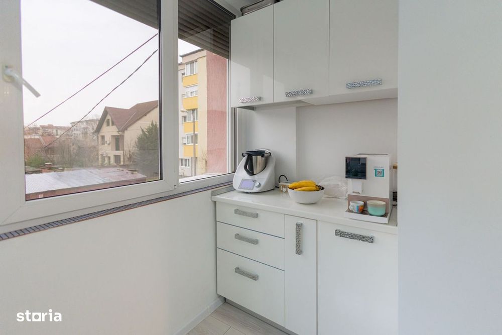 De vânzare apartament cu 3 camere, parcare inclusa, Rogerius.