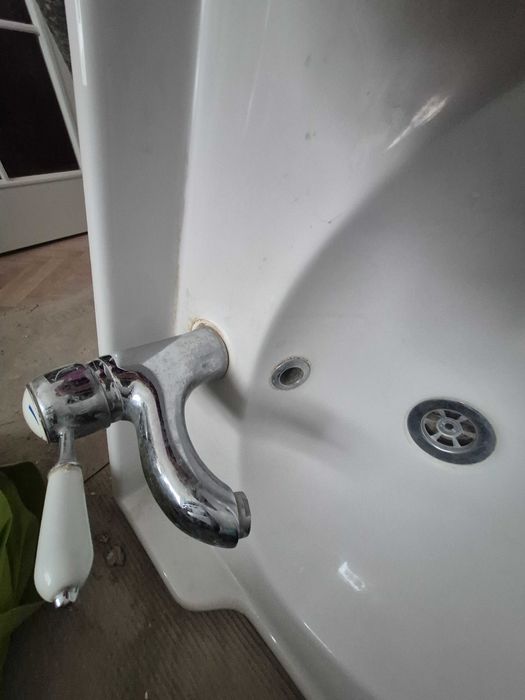 Lavoar 62 cm Rutsjon Ikea cu robinet si scurgere