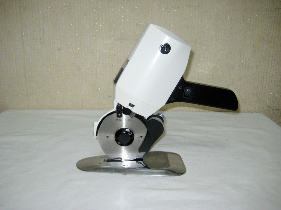 Раскройный нож дисковый JUITA оригинал для ткани почти новым состояни