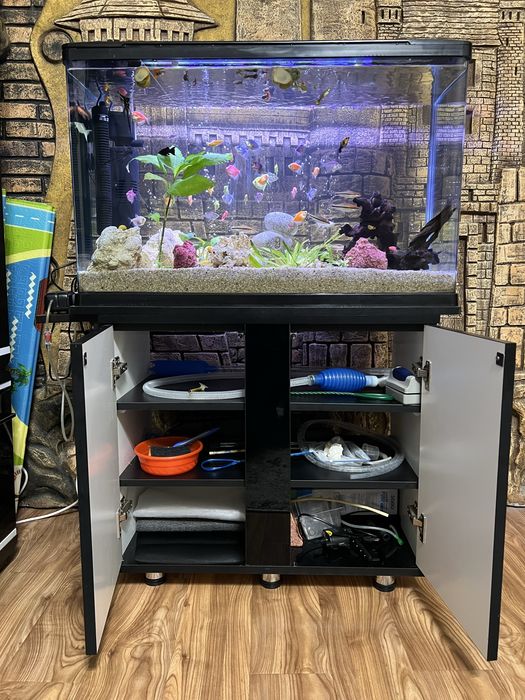 Продам аквариум на 130 литров под ключ