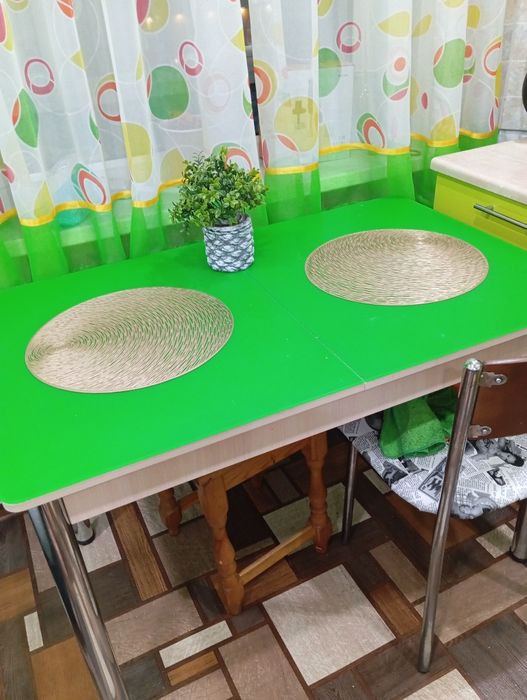 Продам стол 60000