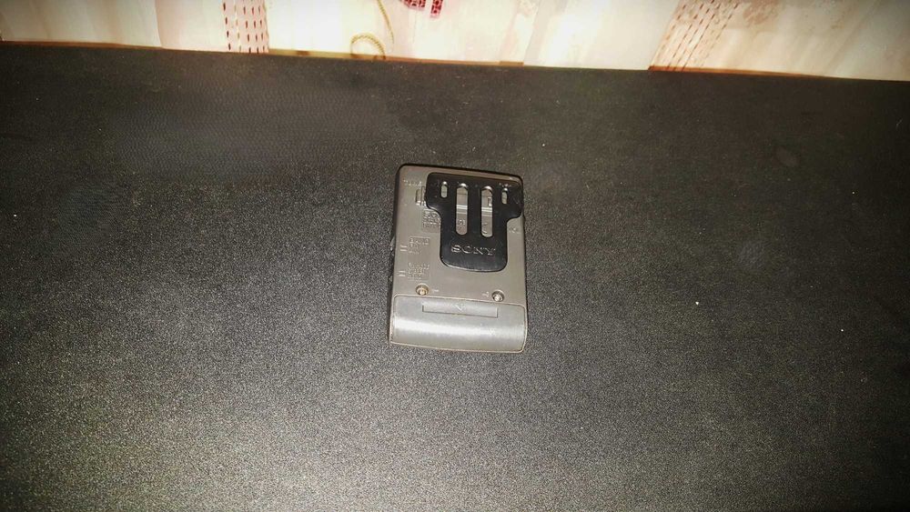 Walkman Radio Sony AM/FM Stereo SRF 49 (Japan)