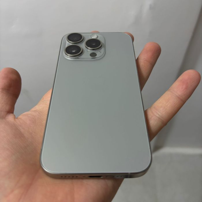 Iphone 15про серый титан