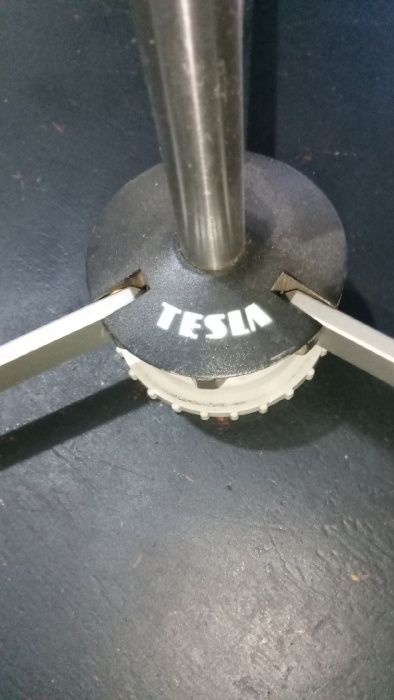 Стойка микрофона (Tesla)