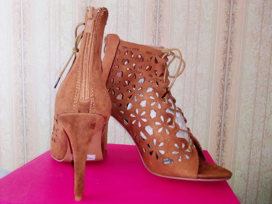 Продам босоножки