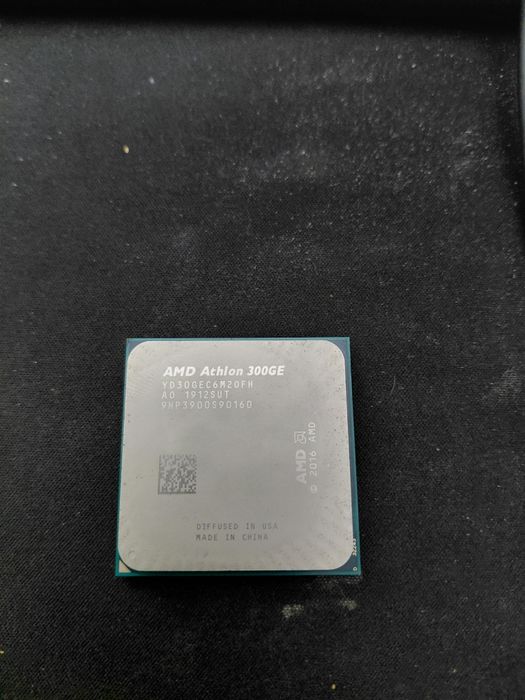 Vând procesor AMD Athlon 300GE
