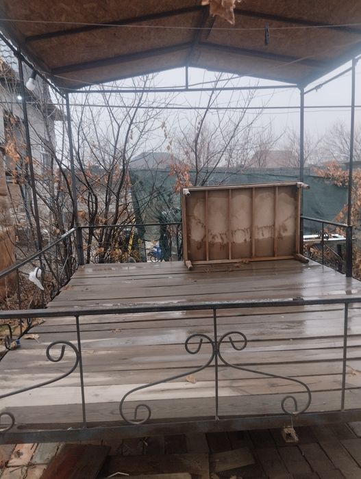 Срочно Тапчан с крышой.