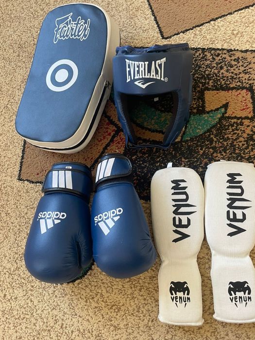 Перчатки для бокса, шлем, футы, лапа