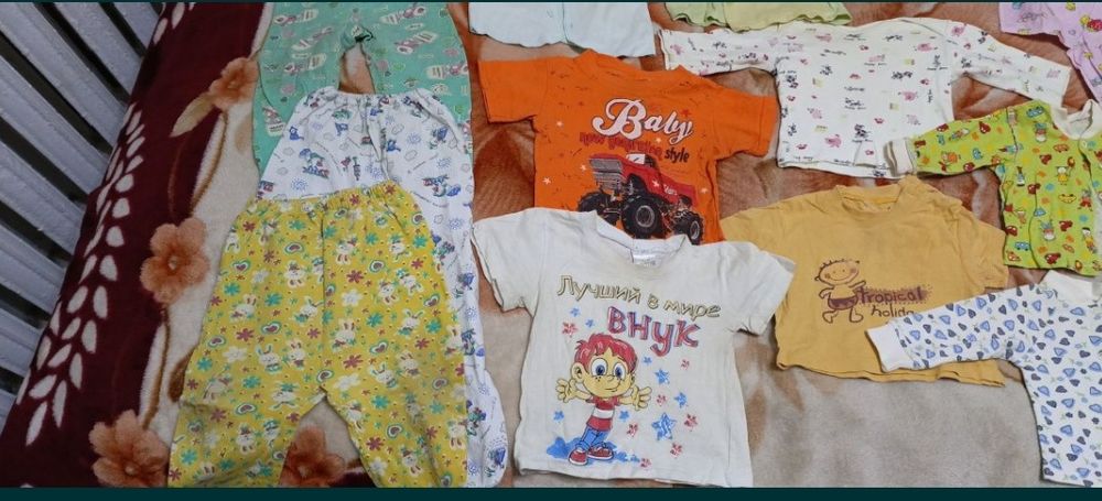 Продам недорого детские вещи