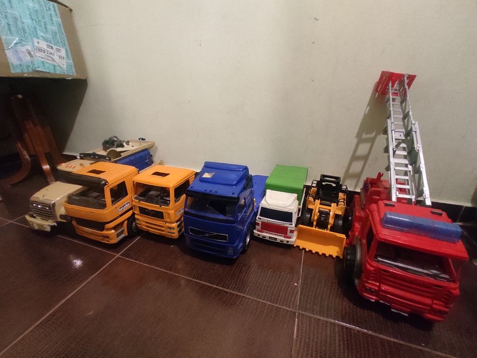 Продаю детские машинки