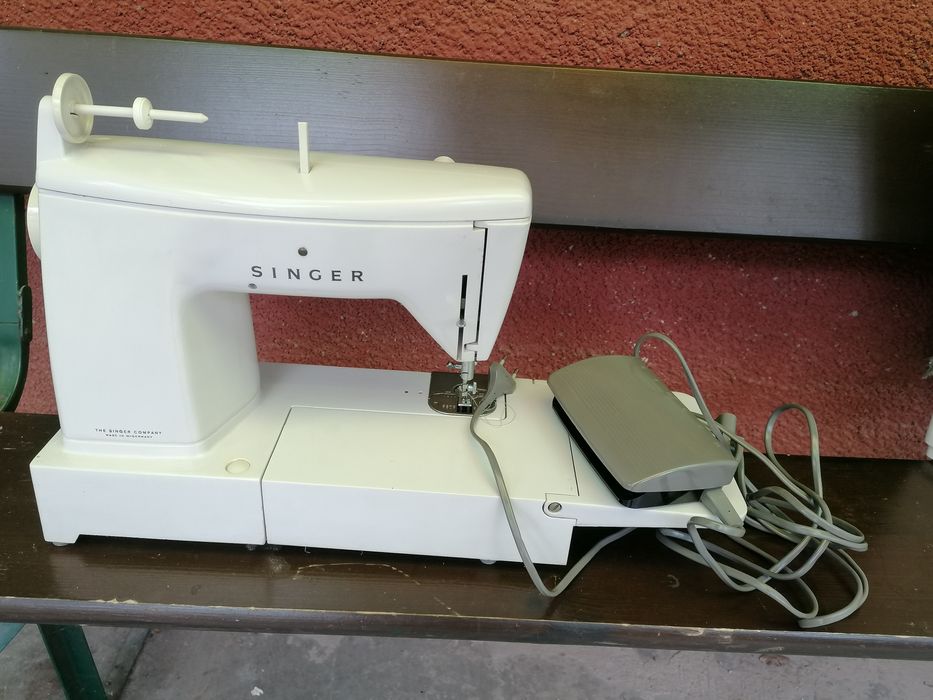 Masina de cusut electric Singer 764