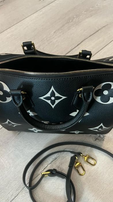 Дамска чанта на louis Vuitton