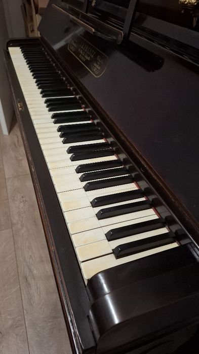 Pianina veche J. B. Frantz