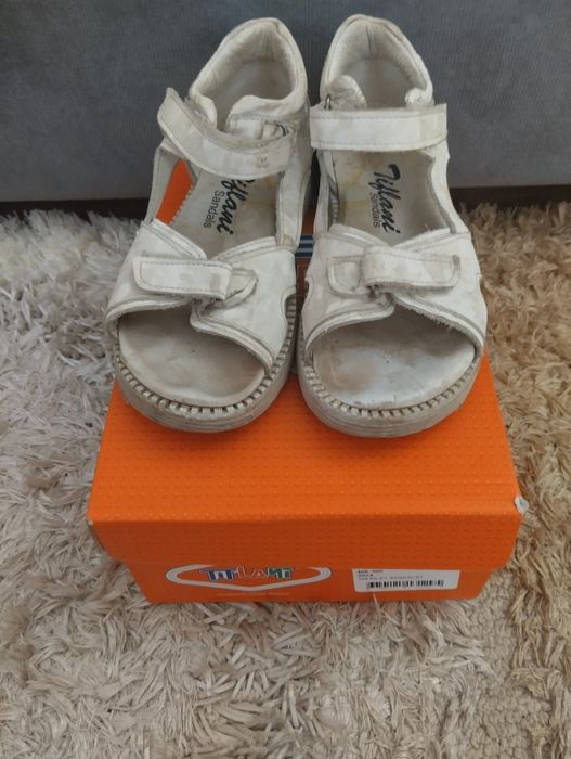 Кожаные сандали для девочек