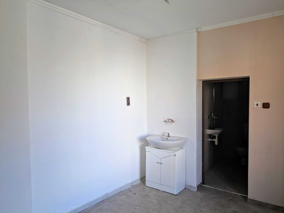 Давам под наем офис/студио в центъра на гр. Казанлък