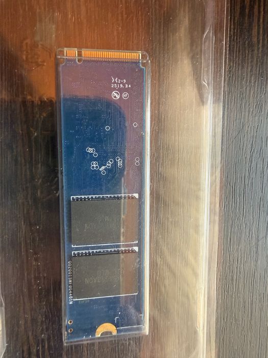 Продам SSD накопитель 500гб