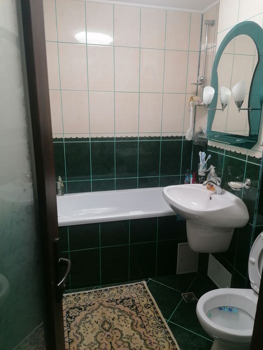 De vânzare apartament 3 camere