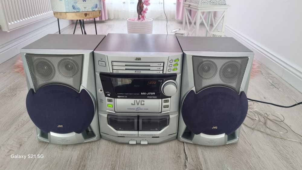 Vând combina muzicală JVG