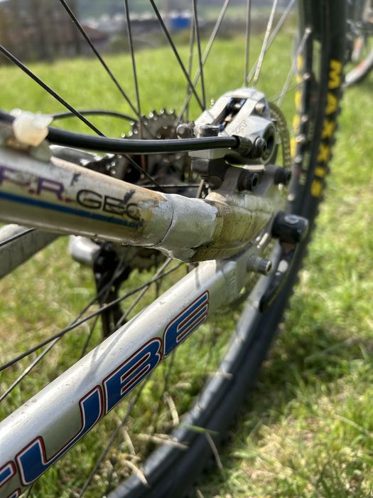 Bicicleta full suspension