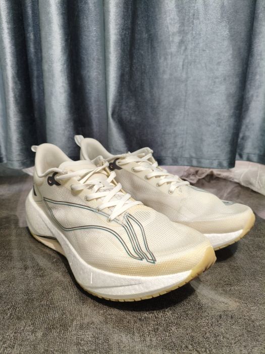 Продам оригинальные кроссовки Lining