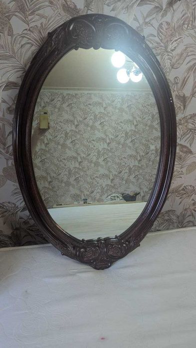 Зеркало настенное, оправа металл, цвет орех