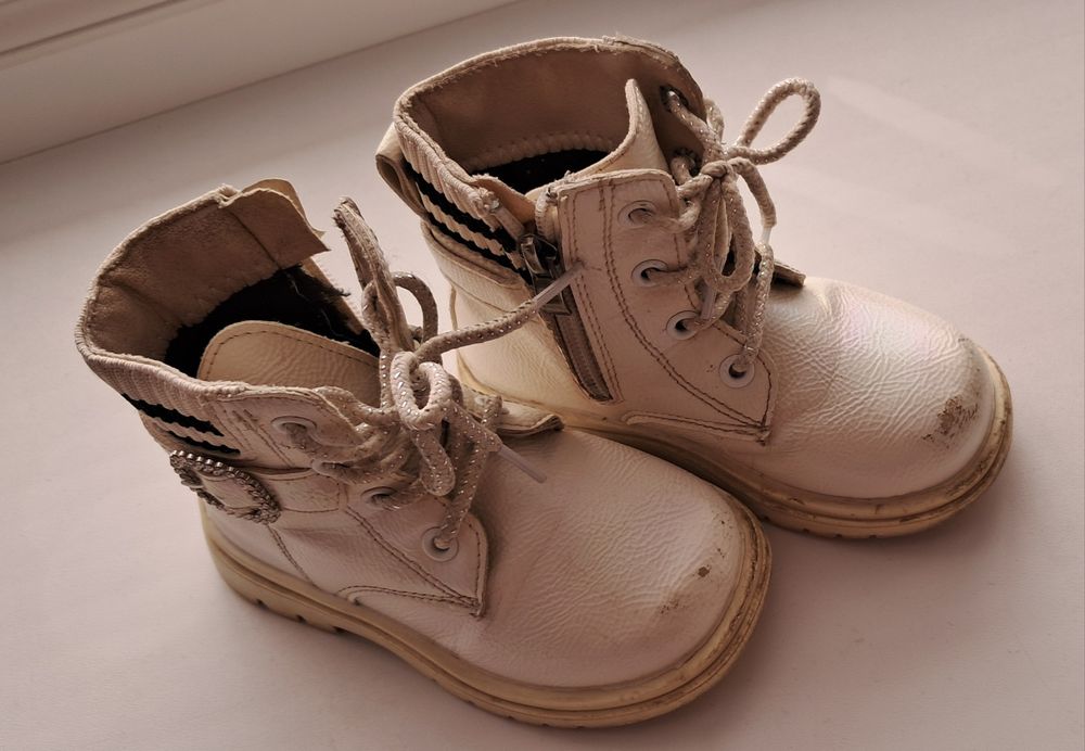 Продается детская обувь 24 размера