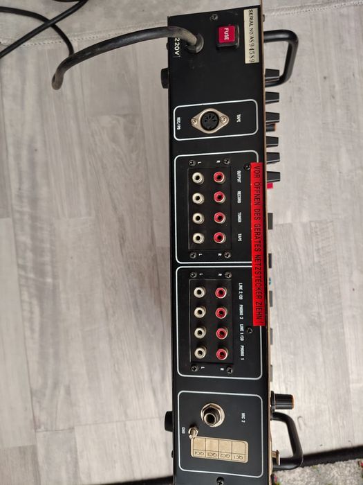 Стерео миксер / еквалайзер с ехо Sound Craft Conrad SA-9090