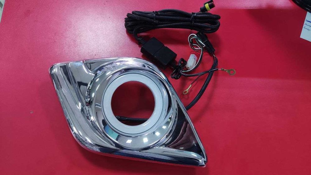 Накладки на пороги, хром накладки с ДХО, хром в ПТФ на Hilux (2015-)