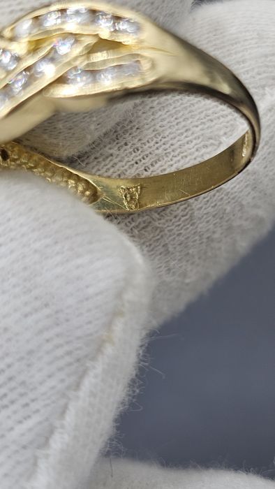 Луксозен пръстен 18K (750) с естествени диаманти | 5.44 гр | Infinity Weave Design