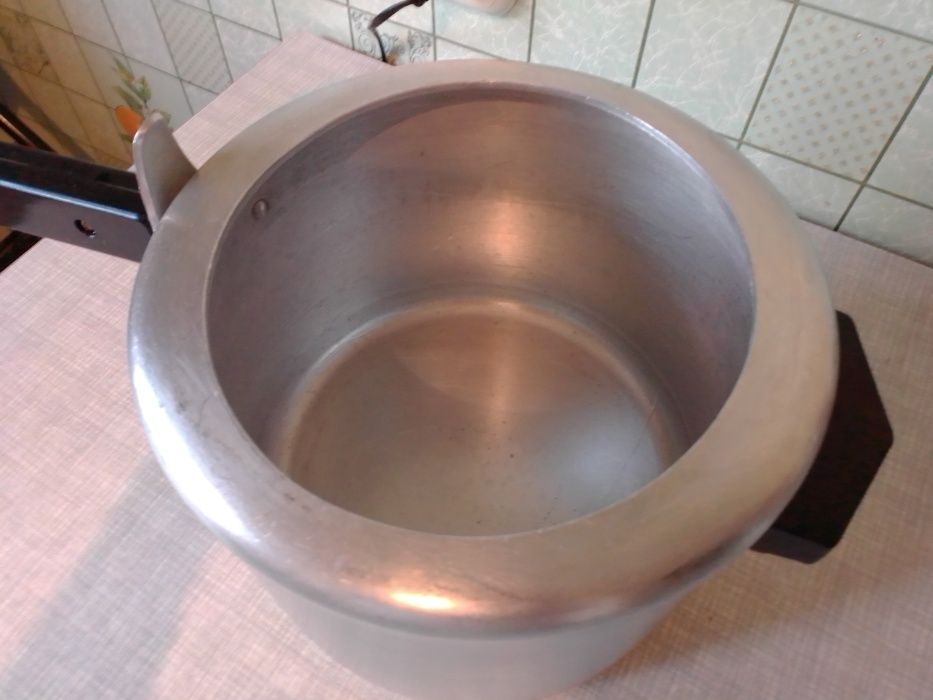 Продам скороварка 6л.СССР