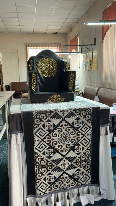 Трон  на прокат 10000