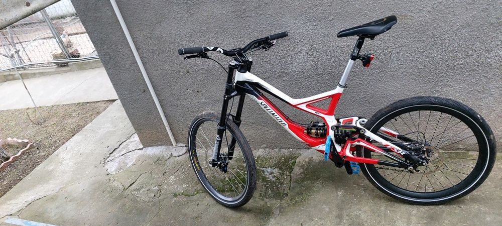 Vând specialized demo 8