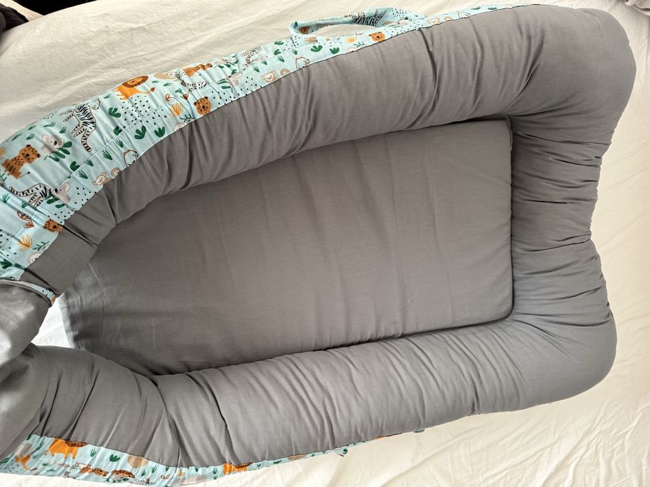 Baby nest cu doua fete: gri/animale Twindeco