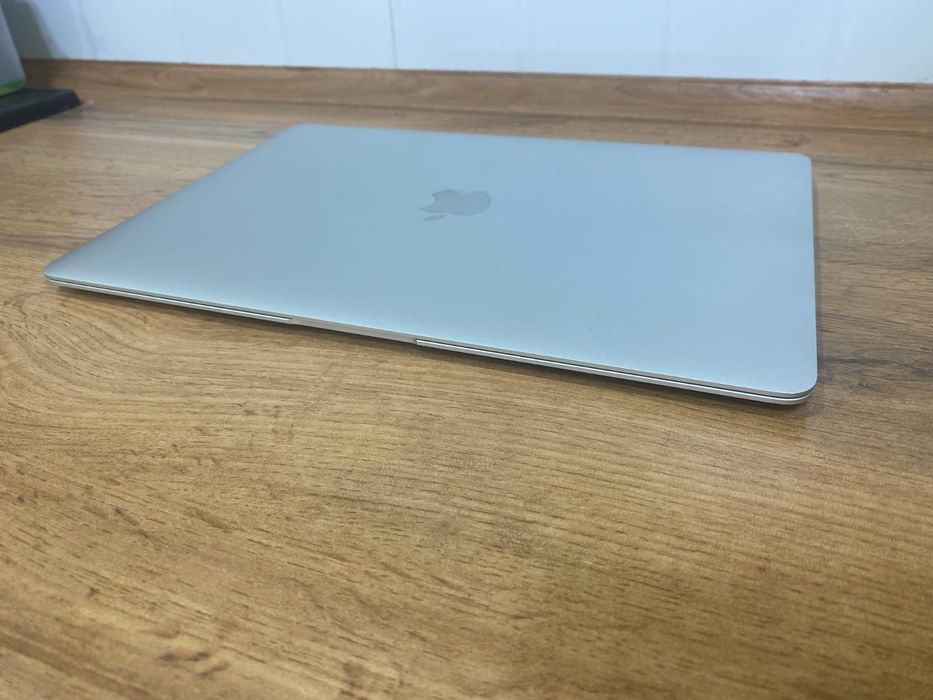 Macbook air M1 {2020}