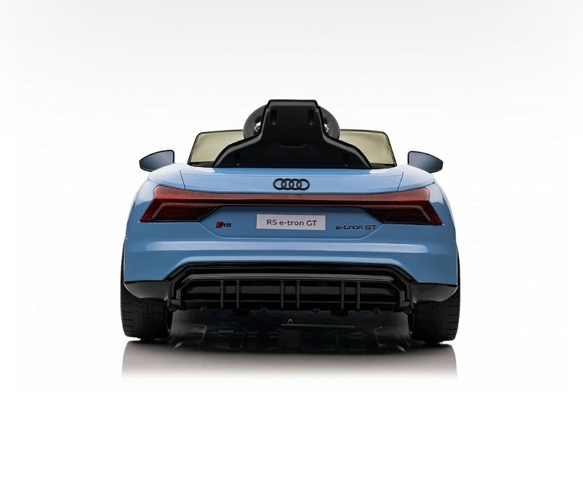 AUDI RS e-tron синя