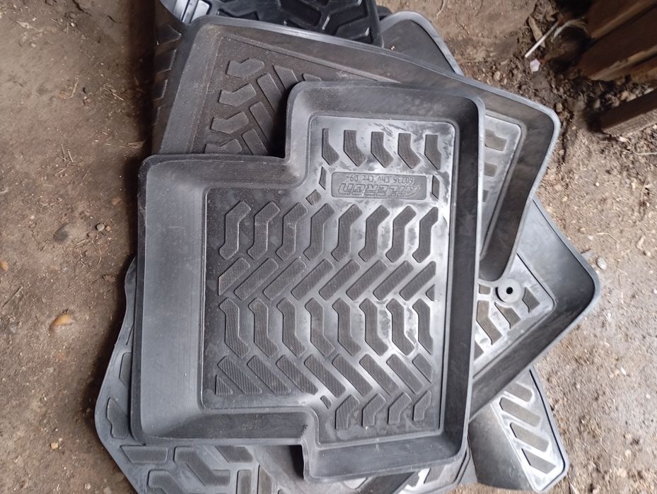 Cauciucuri 4 vara,2 iarna și 1 rezerva iarna