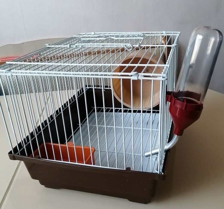 Клетка для хомяка, продам.