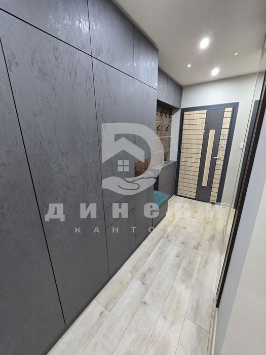 Продава четиристаен до болница Тракия