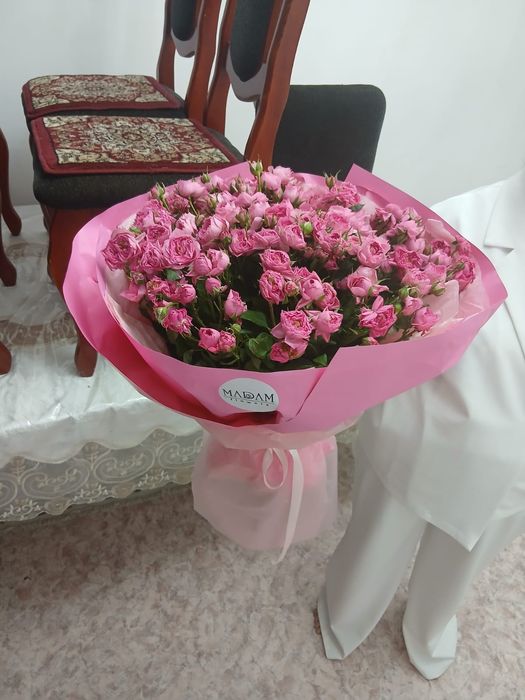 Продам букет пиона виднее  розы
