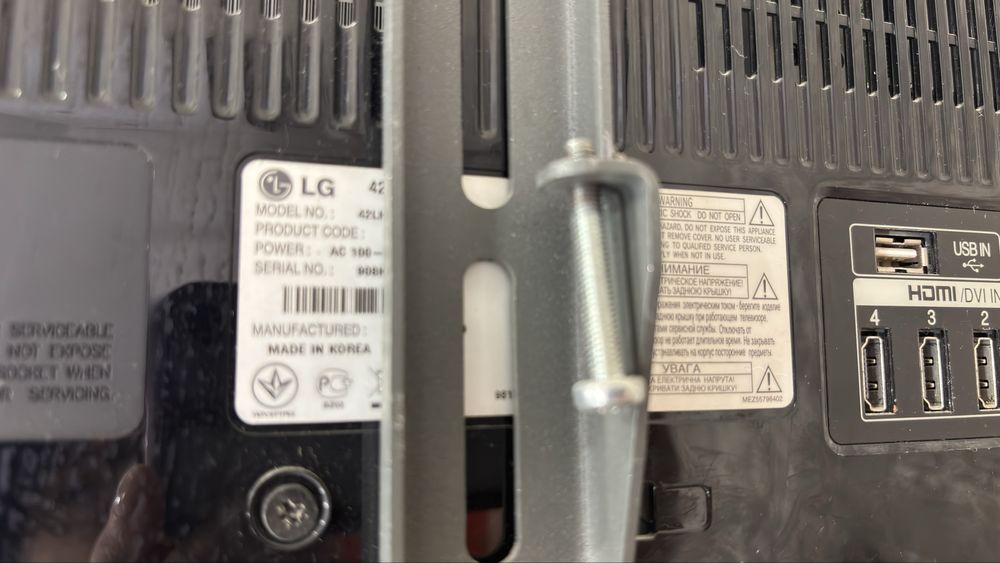 Телевизор LG с подставкой