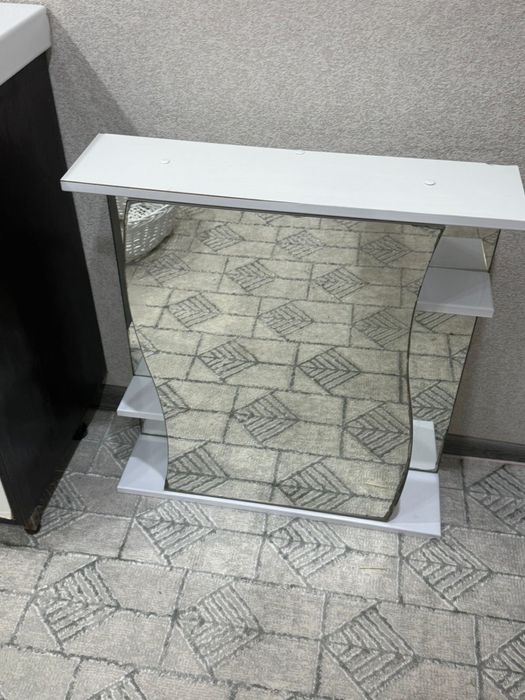 раковина и шкаф с зеркалом